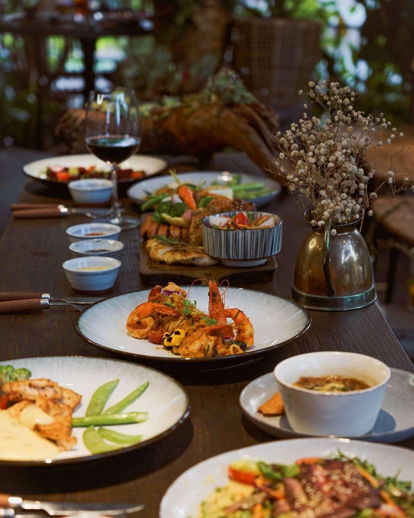 Ẩm thực tinh tế và đa dạng tại Chạm Bistro Garden