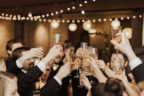 Xác định sở thích từ những người tham gia để chọn chủ đề Year End Party phù hợp
