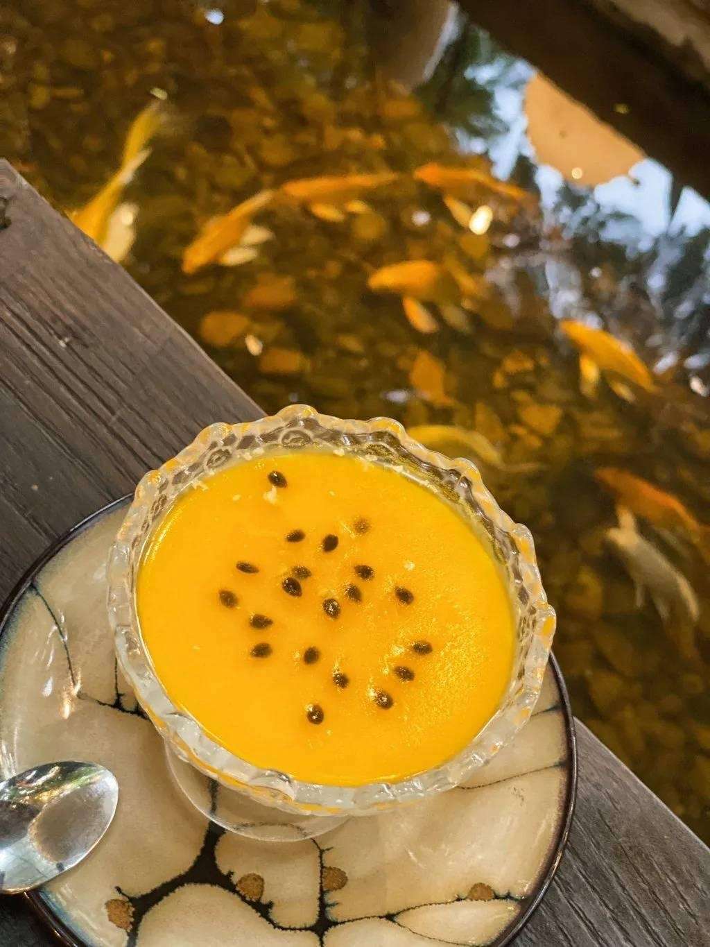 Món panna cotta sốt chanh dây