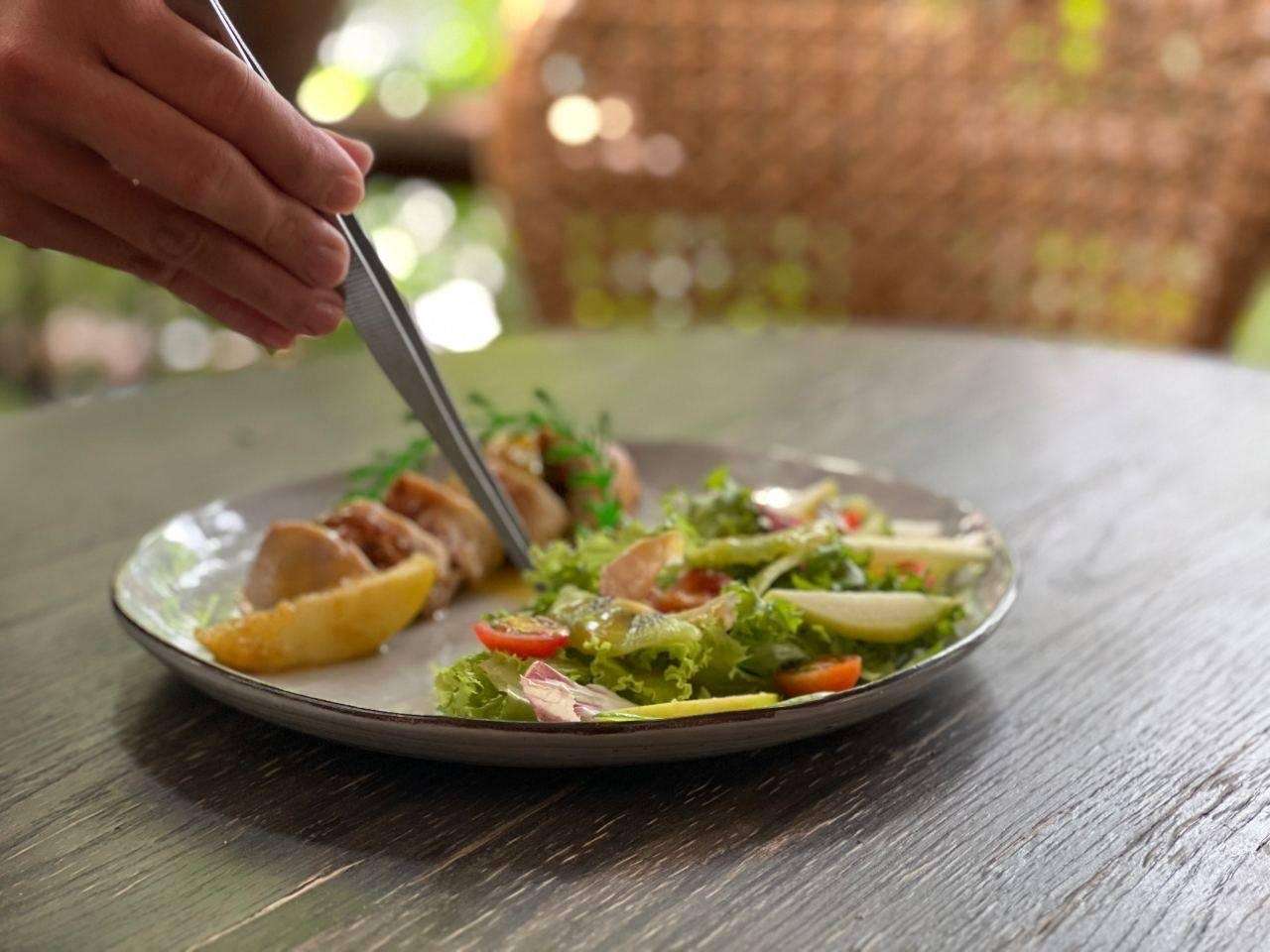 Chú ý đến các chi tiết như trang trí món ăn