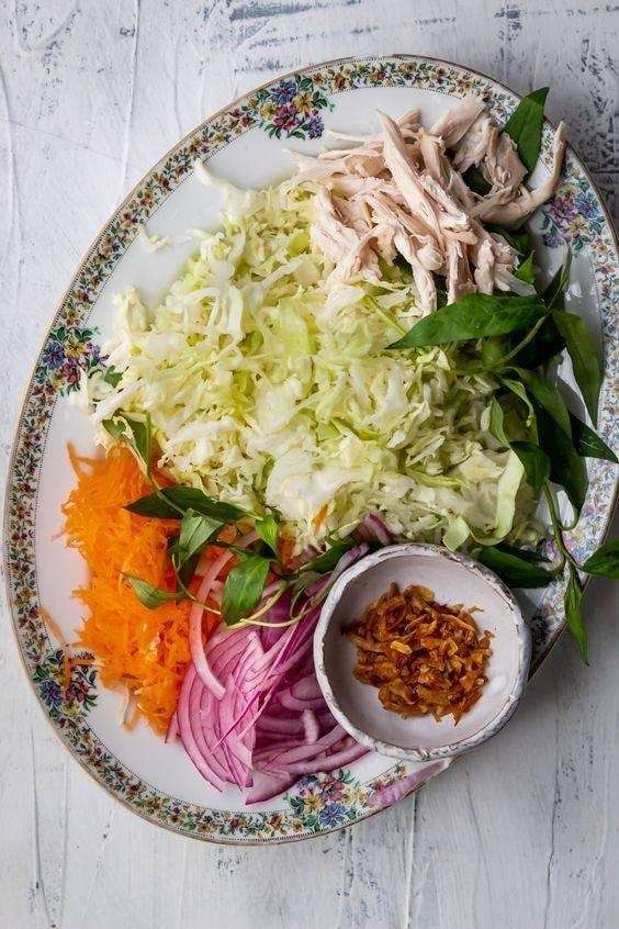 Các nguyên liệu tươi ngon sẽ tạo nên món gỏi trọn vẹn hương vị