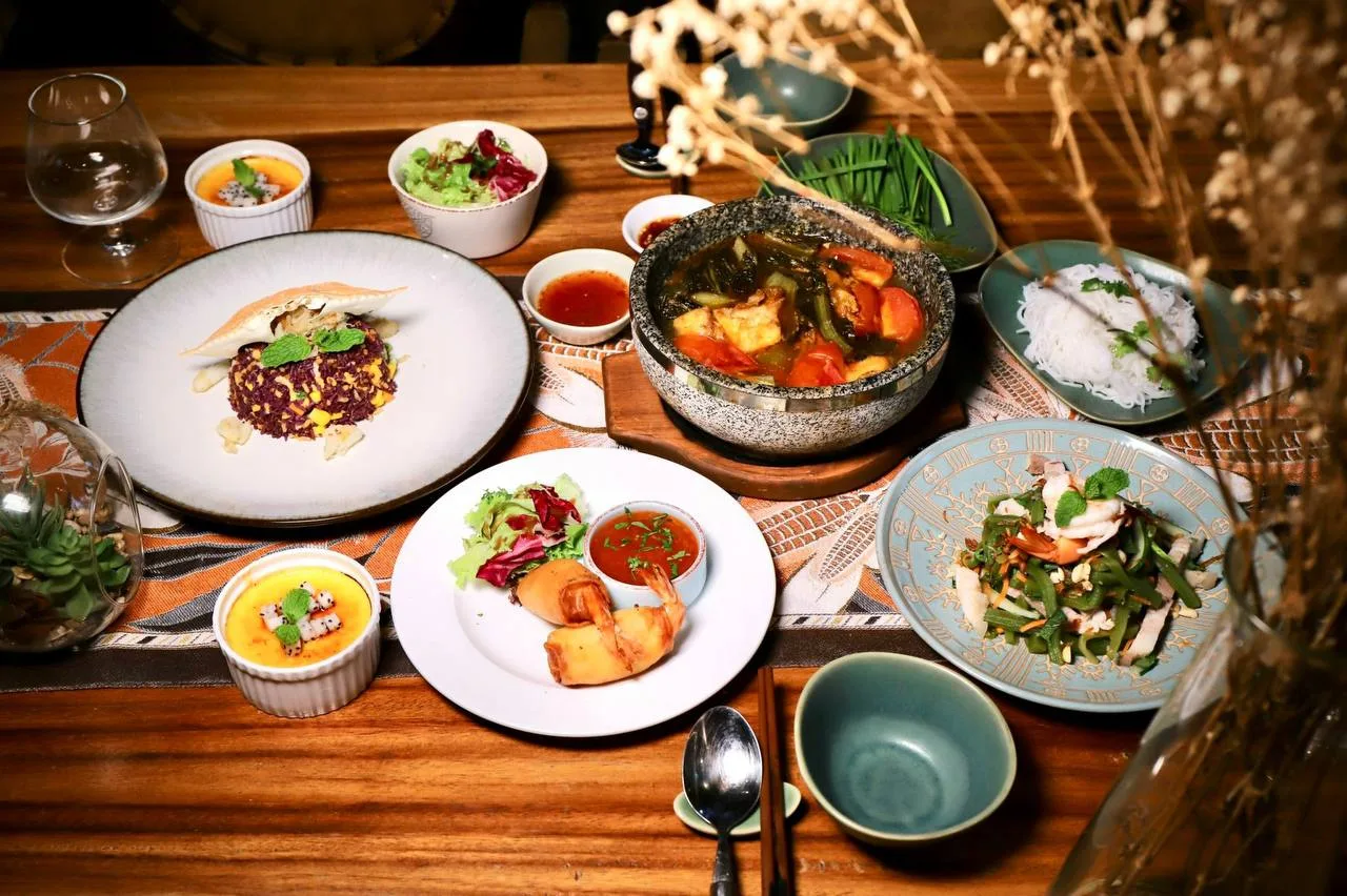 Thực đơn đa dạng từ các món ăn Việt đến các món Âu lạ miệng