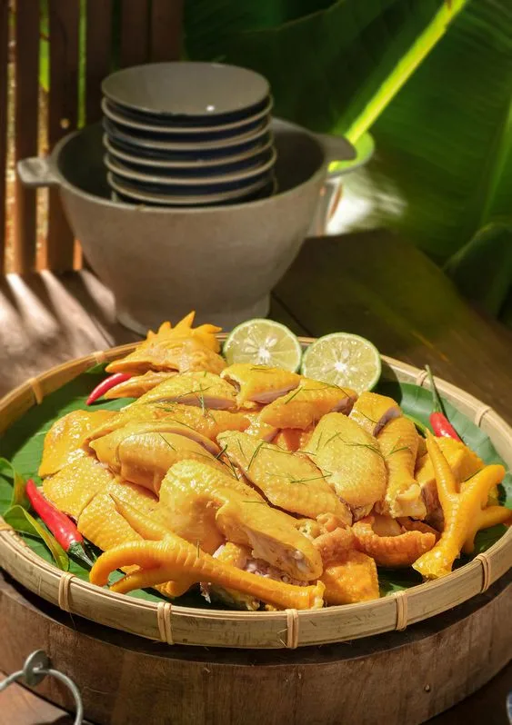 Món gà luộc luôn gắn liền với các mâm cỗ của người Việt