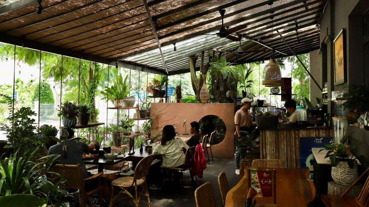Không gian xanh tại Chạm Bistro Garden
