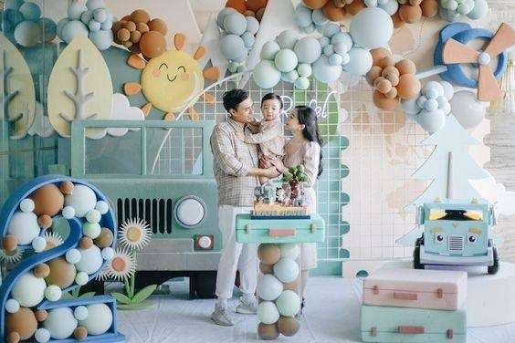 Xem các hình ảnh của các bữa tiệc đã được tổ chức để có thêm các ý tưởng trang trí