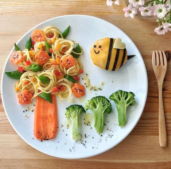 Bày trí món ăn với các tạo hình từ rau củ