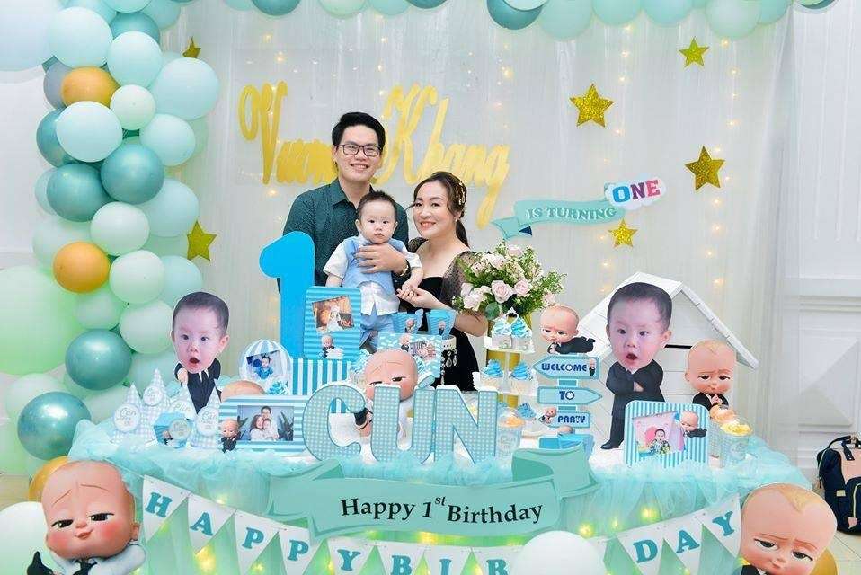 Màu xanh cho tiệc thôi nôi của bé trai