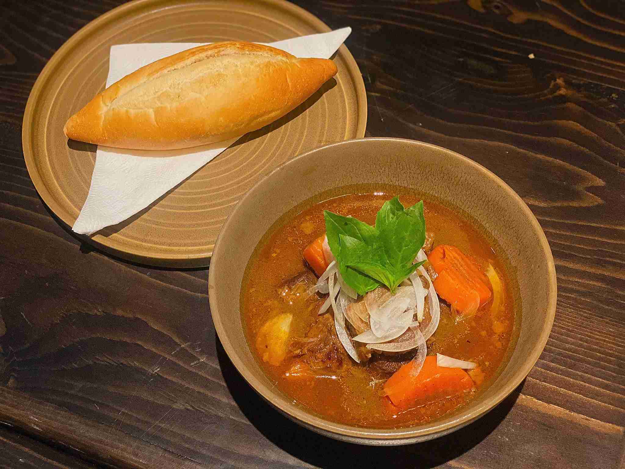 Bánh mì bò kho đậm vị