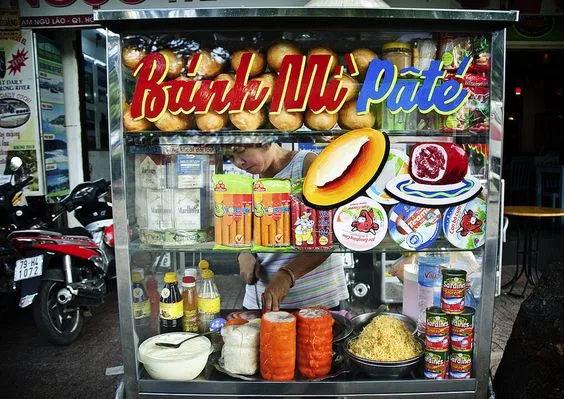 Bánh mì món ăn đường phố đặc trưng của Sài Gòn