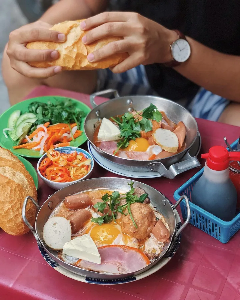 Chọn các chảo bánh mì còn nóng 