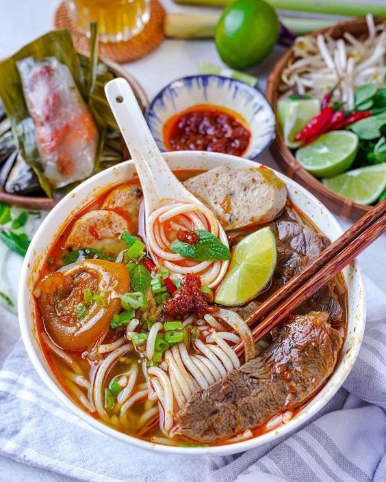 Bún bò Huế là một món ăn nổi tiếng khi nhắc đến ẩm thực Việt