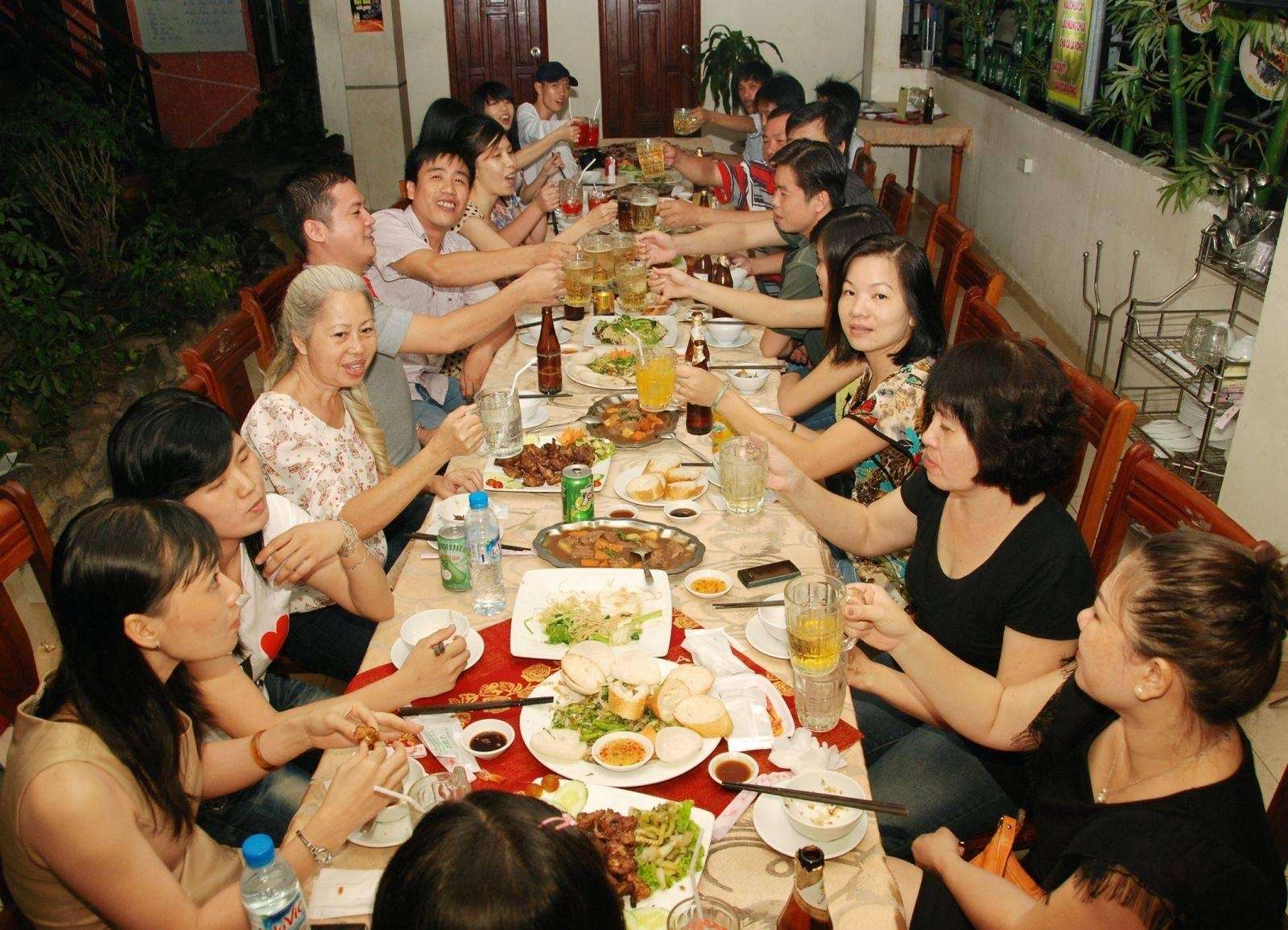 Tân gia cũng là dịp để tụ họp ấm cúng và vui vẻ cùng nhau