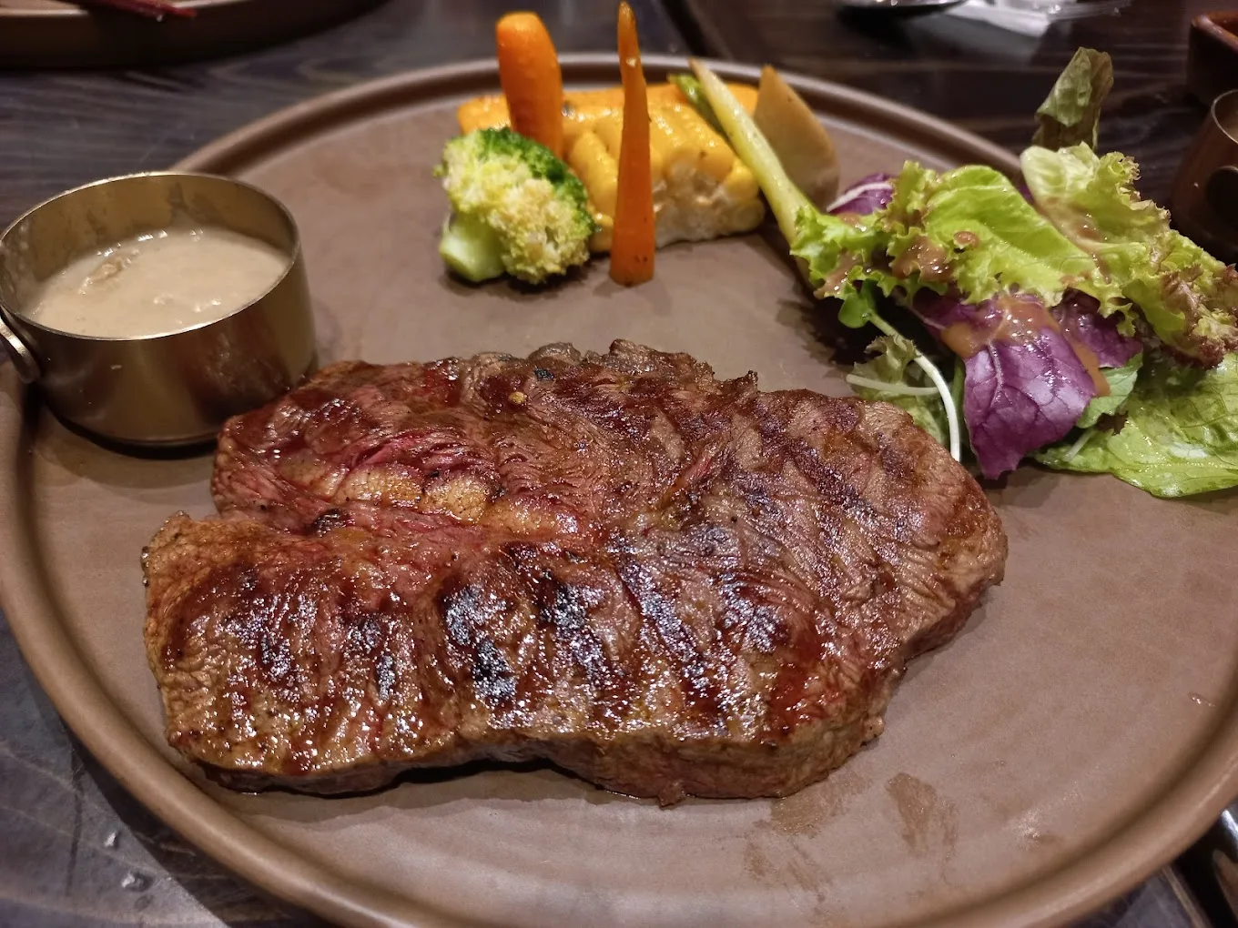 Steak luôn là lựa chọn phổ biến khi nhắc đến món Âu