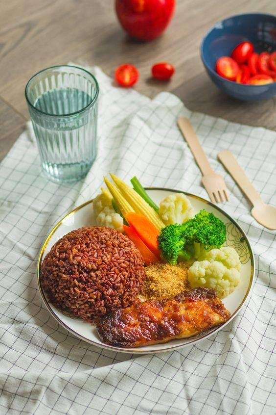 Lựa chọn các món ăn đơn giản dễ chế biến