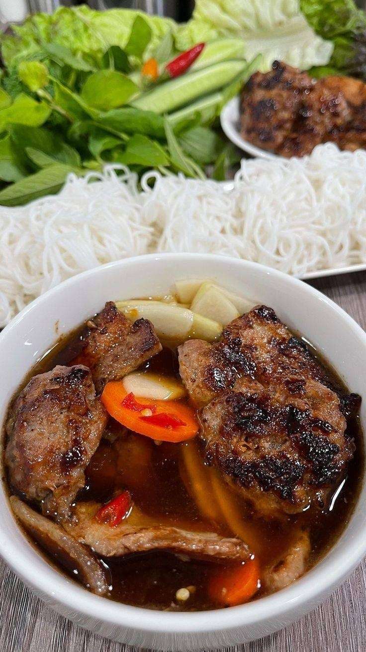Bún chả là món ăn mang sự đặc trưng của ẩm thực Hà Nội