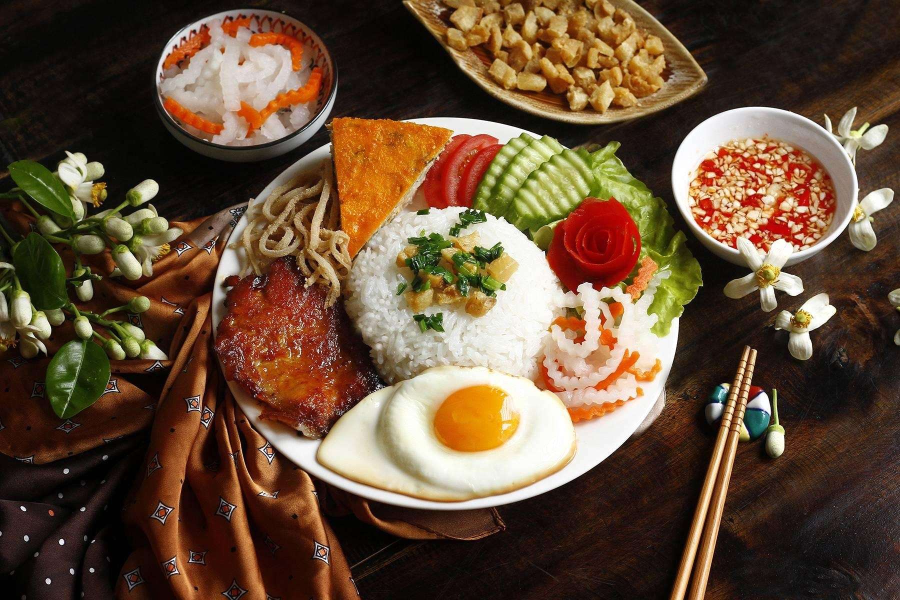 Cơm tấm, món ăn khó mà bỏ qua khi đến Sài Gòn