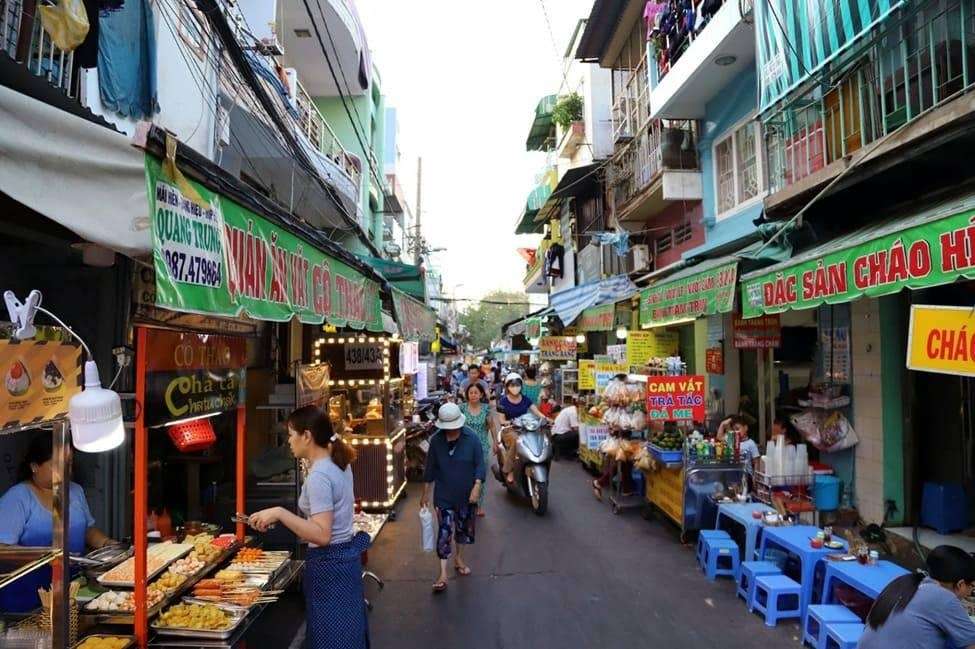 Chợ đêm là điểm độc đáo tại Sài Gòn