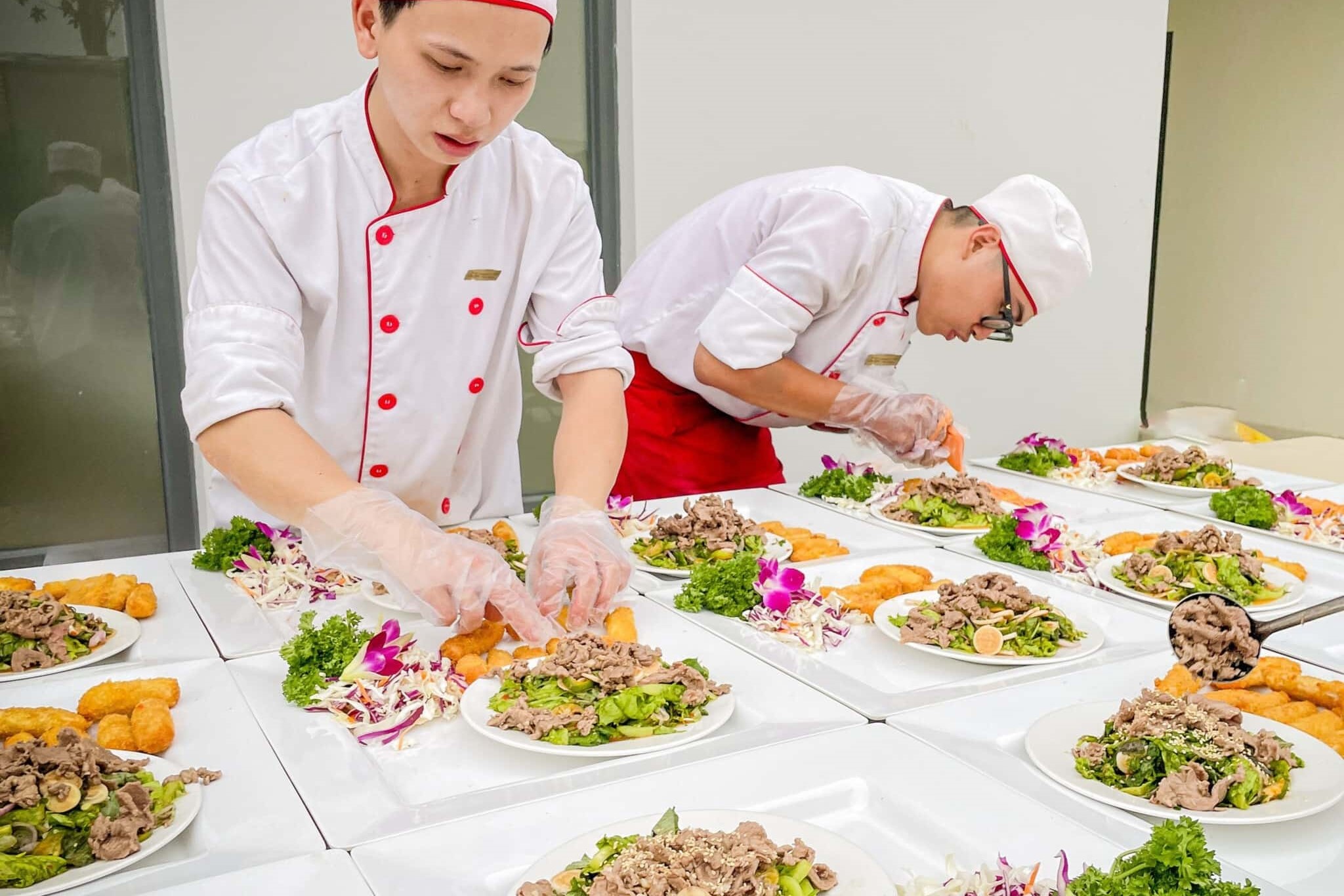 Kinh Nghiệm Thuê Dịch Vụ Nấu Tiệc Tại Nhà TPHCM Bạn Cần Biết