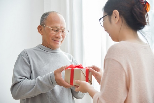Những món quà nhỏ nhưng thiết thực sẽ khiến Cha hài lòng