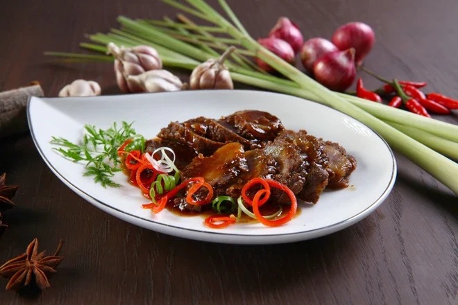 Bắp bò xào sa tế