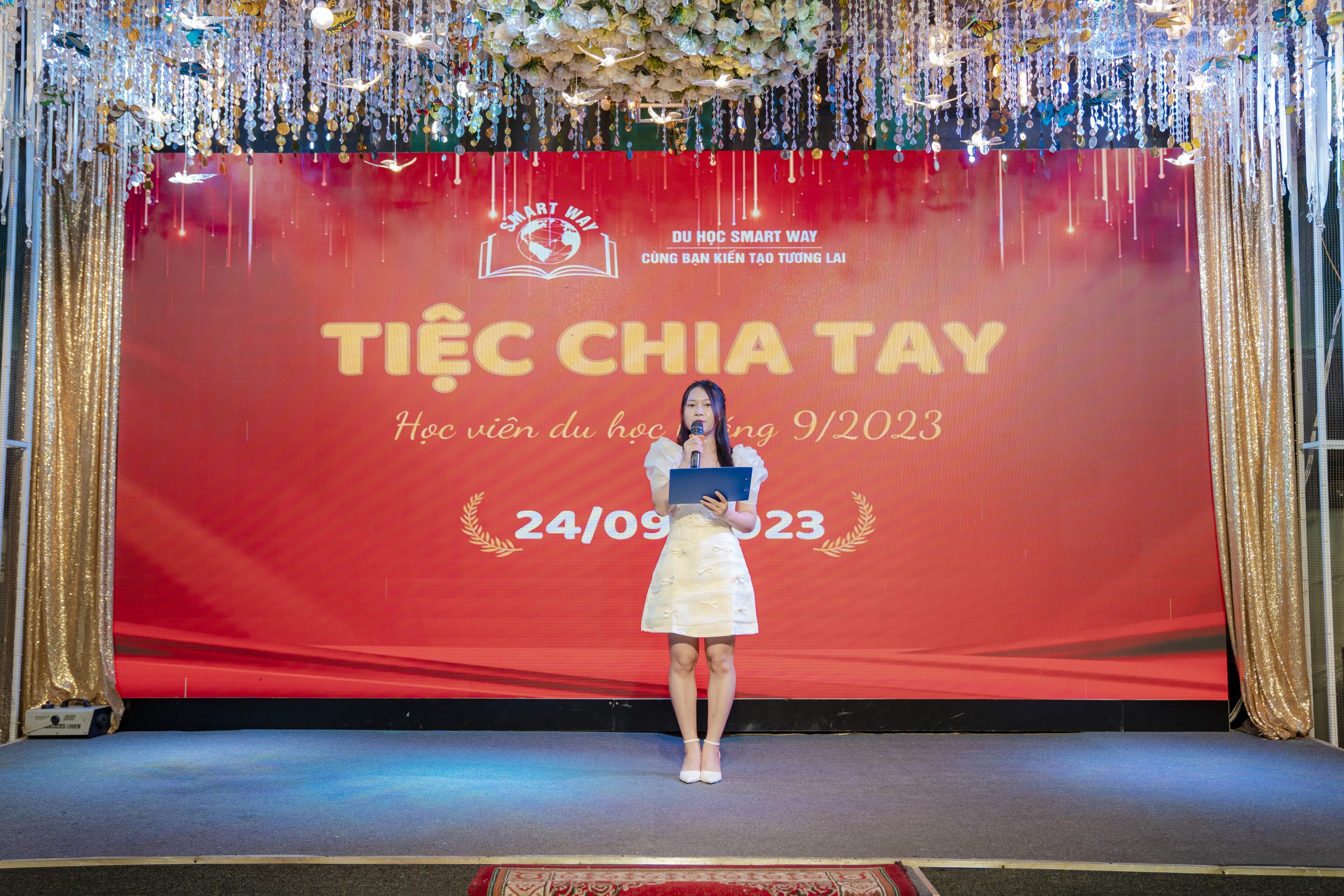 Background Tiệc Chia Tay Đơn Giản Mà Ấm Áp