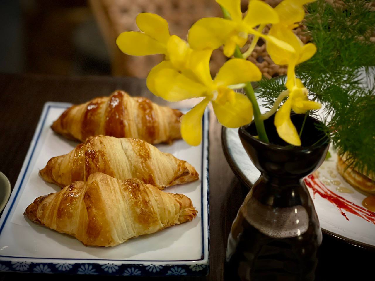 Tại Chạm cũng có các loại bánh để đãi tiệc nhẹ