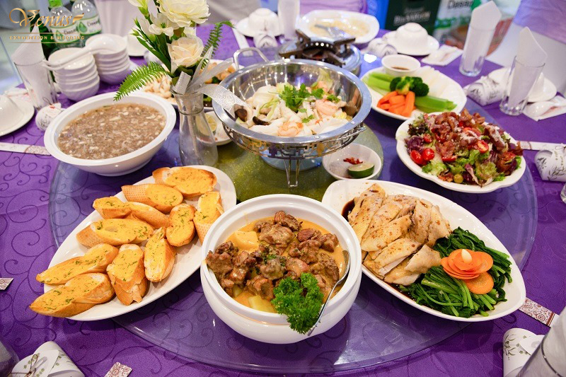 Bí Quyết Chọn Thực Đơn Tiệc Cưới Bình Dân Mà Vẫn Ghi Điểm Trong Mắt Khách Mời