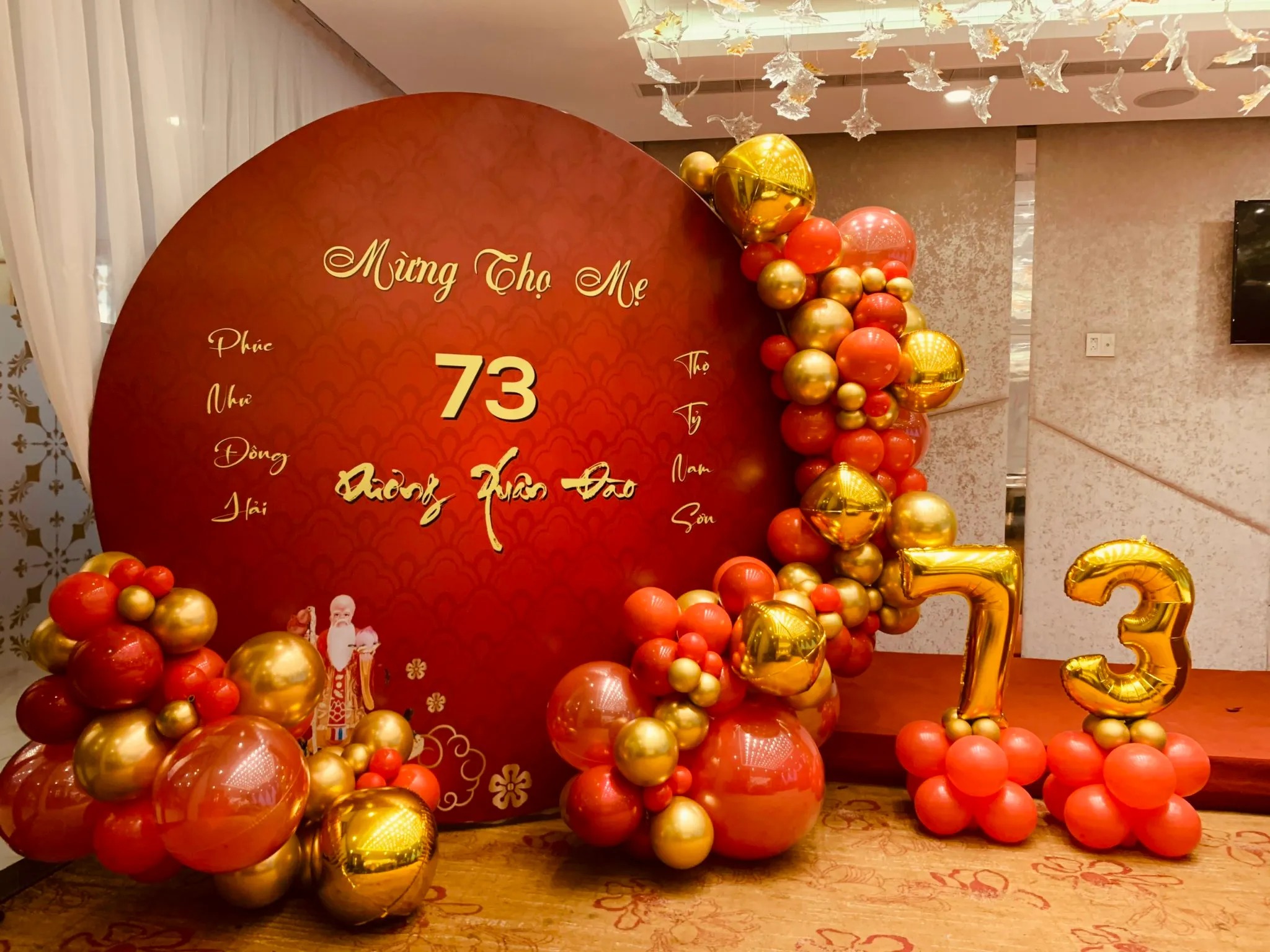 Tạo một backdrop nhỏ để chụp ảnh lưu niệm