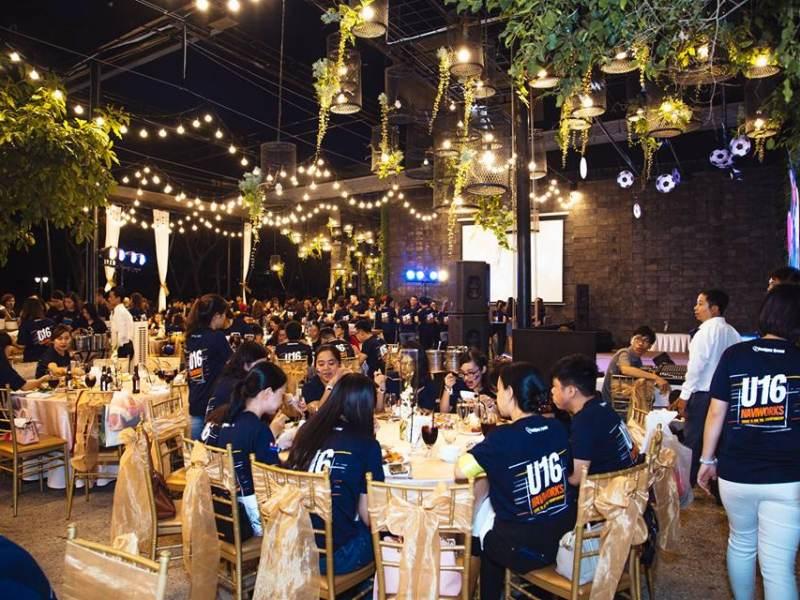Bài phát biểu cũng góp phần tạo nên không khí bữa tiệc