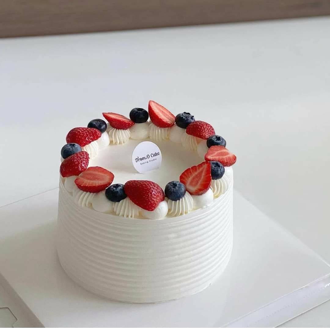 Trang trí bánh với các loại trái cây