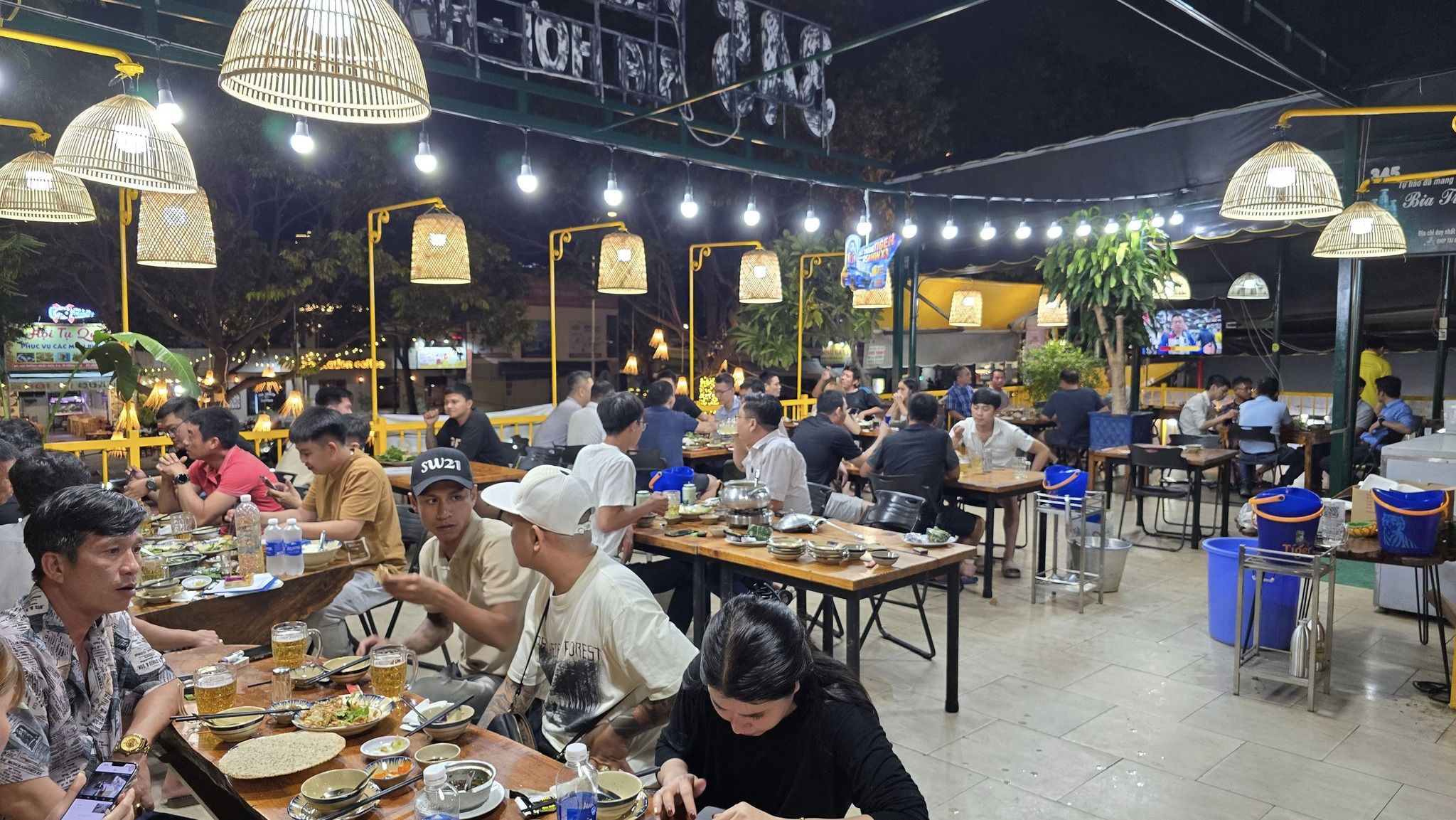 Không gian, món ăn, cách phục vụ cùng giá cả là những tiêu chí chính để lựa chọn một quán nhậu phù hợp