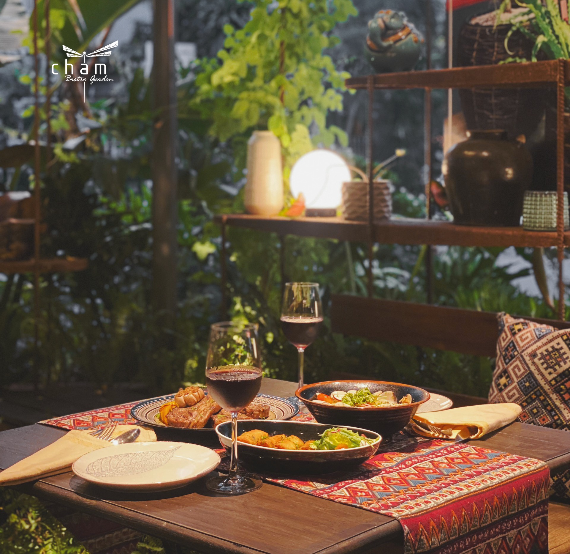 Không gian chill mỗi chiều tối tại Chạm