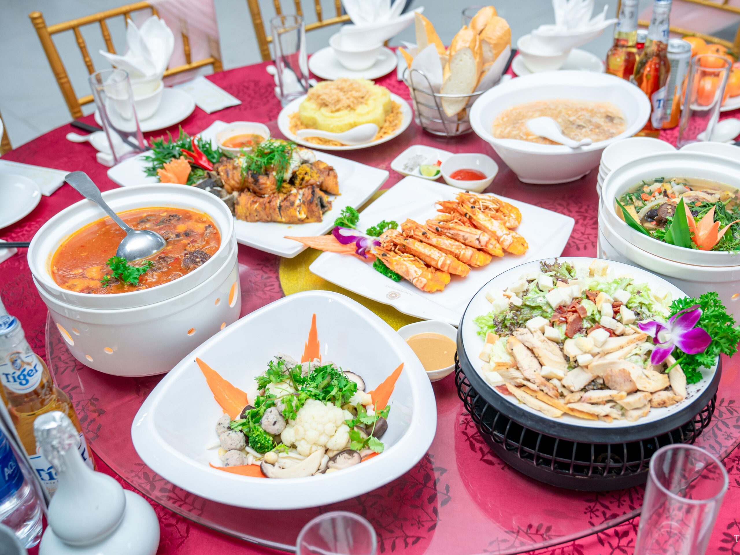 Bí Quyết Chọn Thực Đơn Tiệc Cưới Khách Sạn 5 Sao Khiến Khách Mê Mẩn