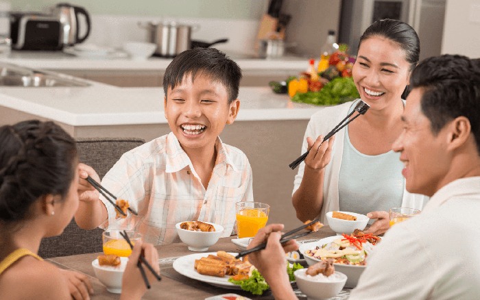 Tối Nay Ăn Gì Ngon Bổ Rẻ? Mẹo Chọn Món Ngon Cho Bữa Tối Cùng Gia Đình