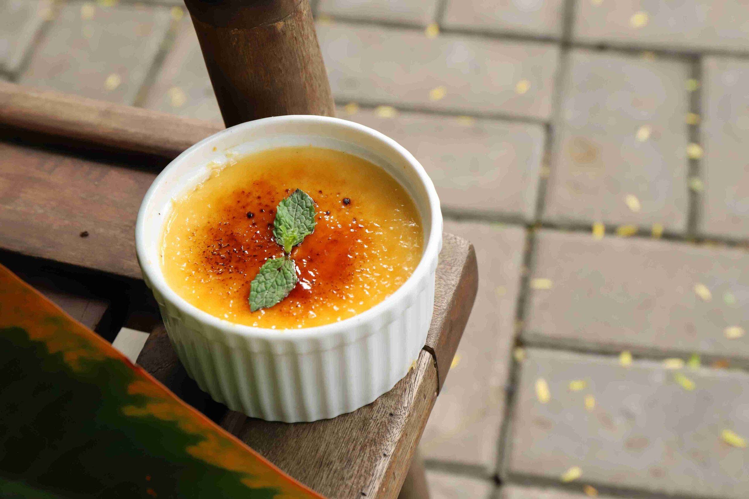 Bánh flan là một món tráng miệng thanh, ngọt vừa và được nhiều người yêu thích