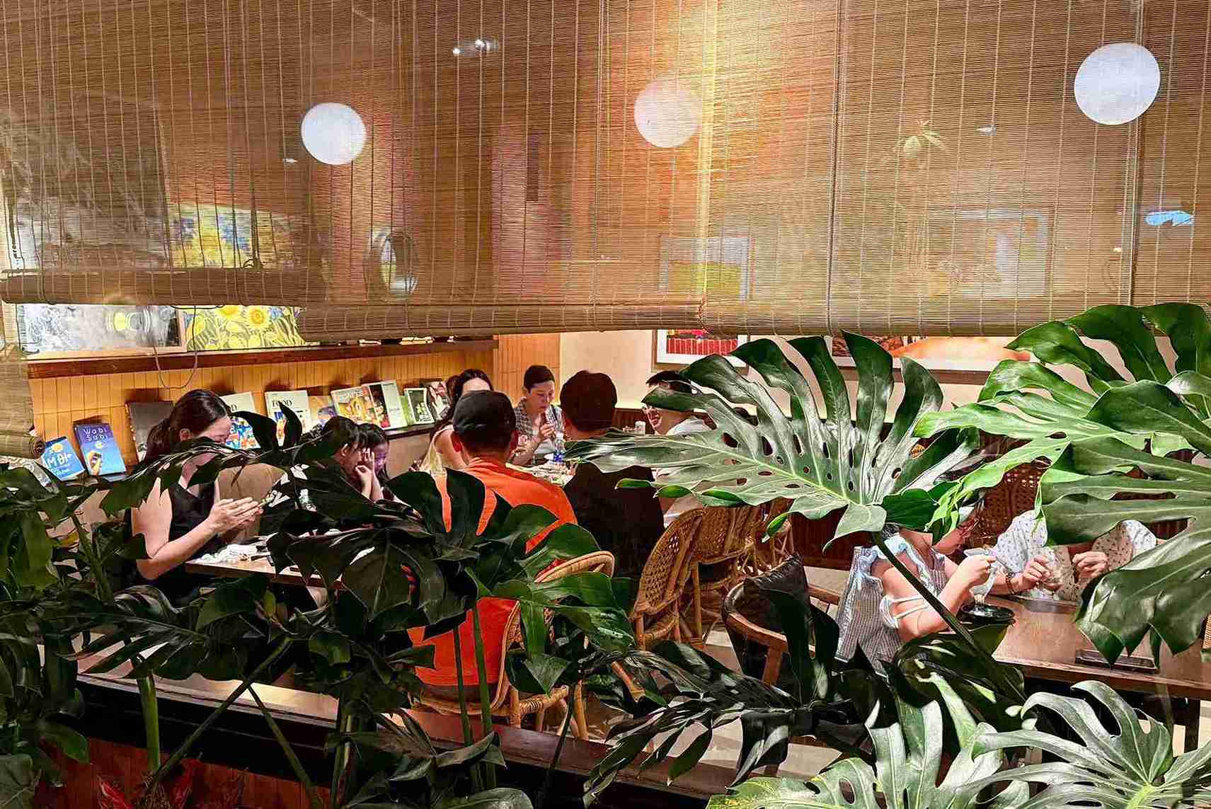 Sự kết hợp giữa sự hiện đại và thiên nhiên đã mang đến một không gian đặc biệt cho tiệc