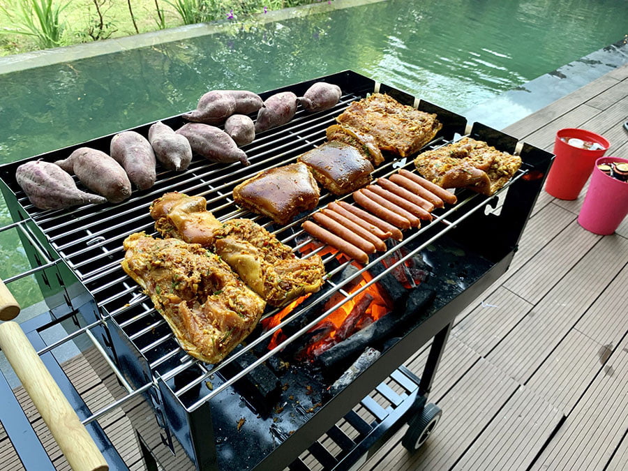 Giữ lửa ở mức nhiệt vừa phải để thịt chín vừa thơm ngon