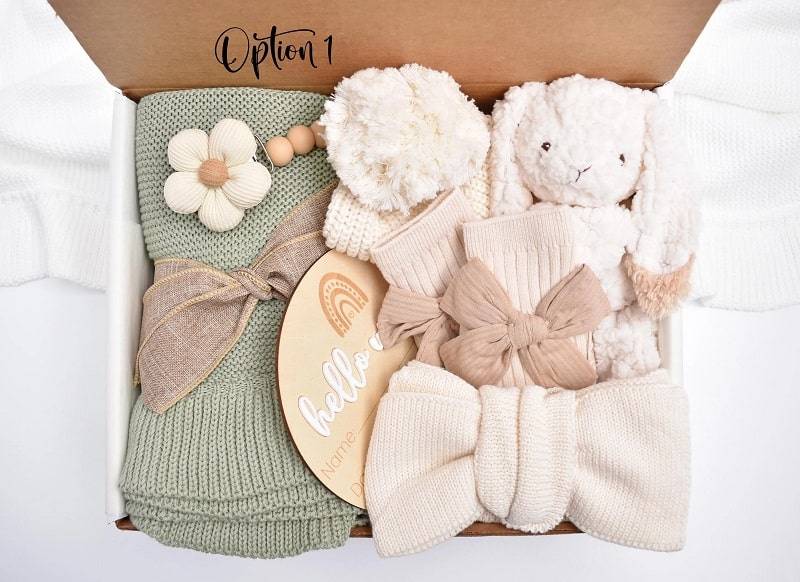 Phụ kiện và quần áo là những món quà cơ bản và thiết thực nhất