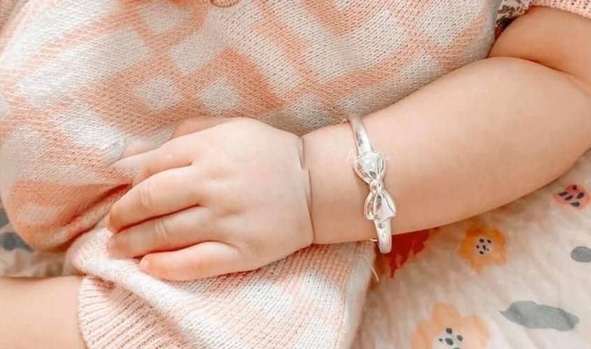 Trang sức cũng là một lựa chọn phù hợp