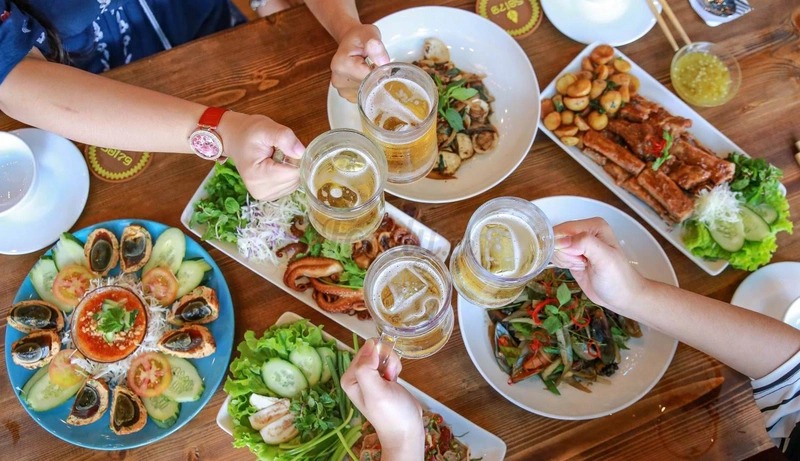 Hình Ảnh Bàn Nhậu Đơn Giản Phù Hợp Cho Mọi Bữa Tiệc Nhỏ