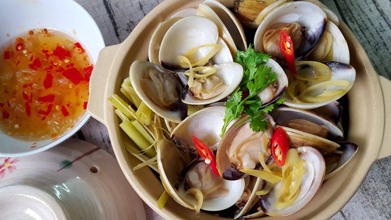 Nghêu hấp một món hải sản vô cùng thích hợp để nhậu