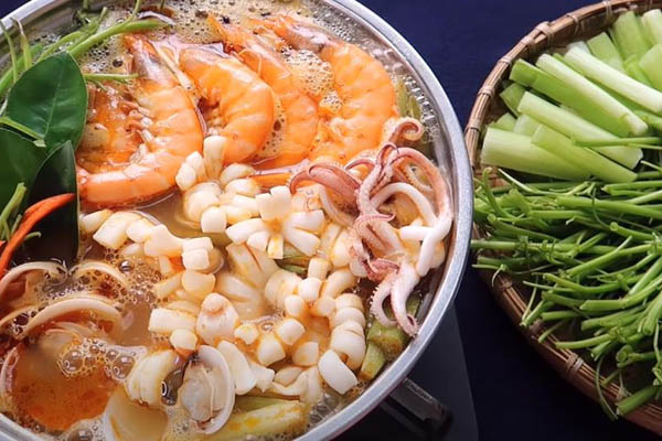 Lẩu thái chua cay làm bữa tiệc thêm phần trọn vẹn