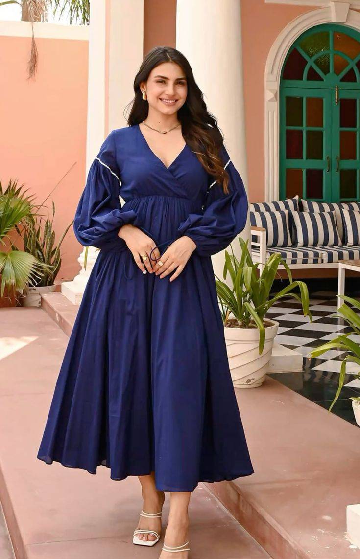Chọn trang phục cho người dáng tròn thường phải lưu ý đến phom dáng, màu sắc và chất liệu