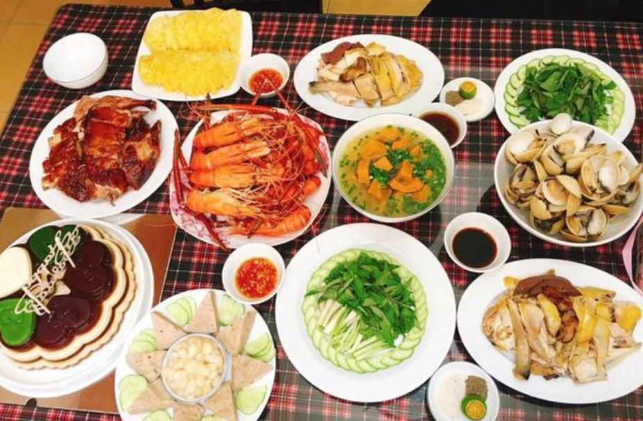 Cần xác định số lượng người, khẩu vị và thời gian chuẩn bị để cho mâm cơm sinh nhật 