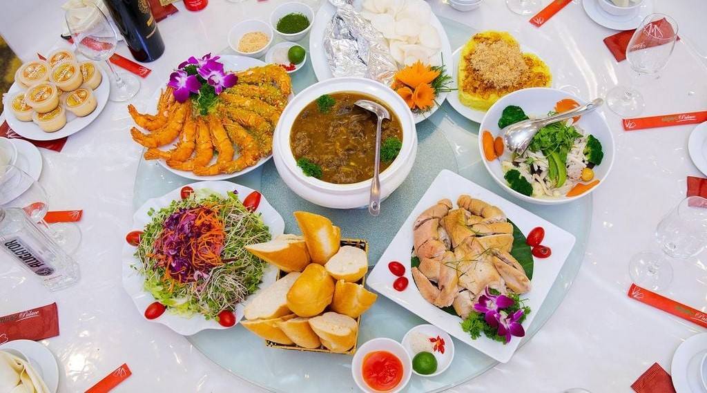 5 món tạo nên một bàn tiệc có sự tinh gọn nhưng vẫn vừa đủ