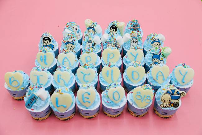 Những chiếc cupcake nhỏ xinh rất thích hợp để trang trí cho bàn tiệc