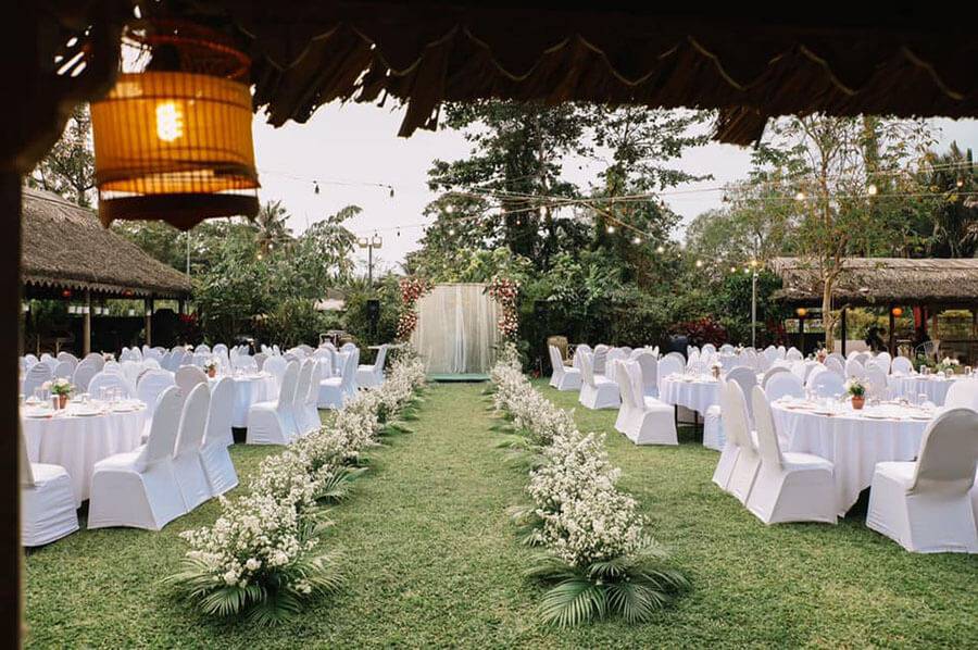 Tuỳ vào loại hình tiệc và số lượng khách mời để chọn một sân vườn phù hợp
