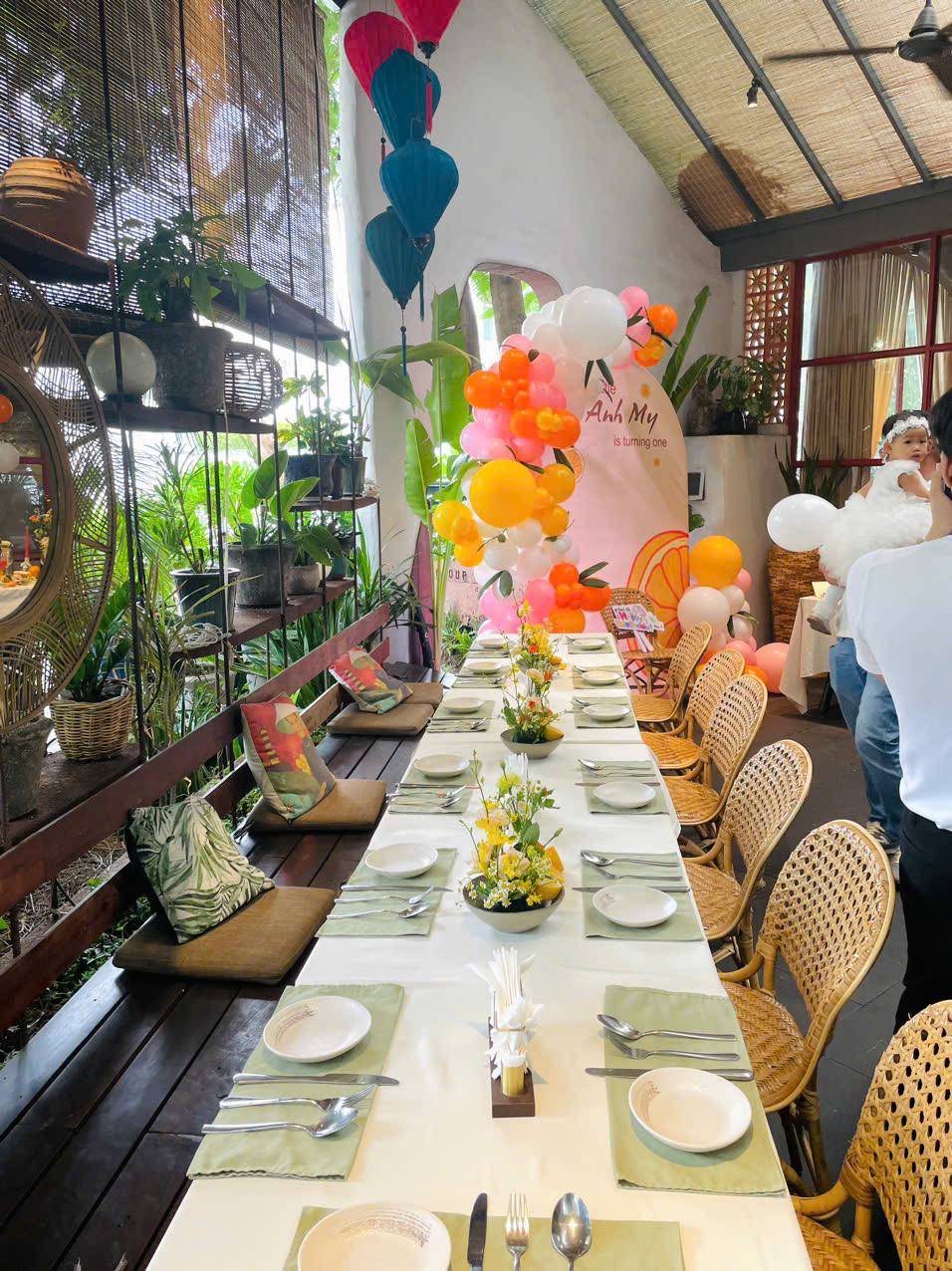 Tiệc thôi nôi tại Chạm