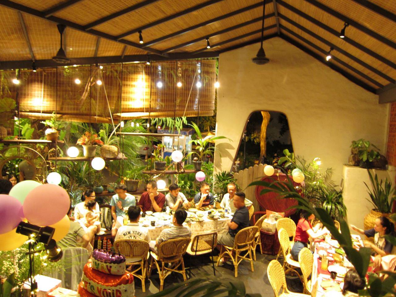 Không gian tiệc phù hợp cho cả người lớn và trẻ nhỏ