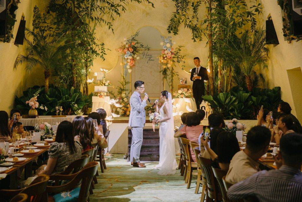 Tổ chức tại nhà hàng sẽ mang tính chuyên nghiệp hơn